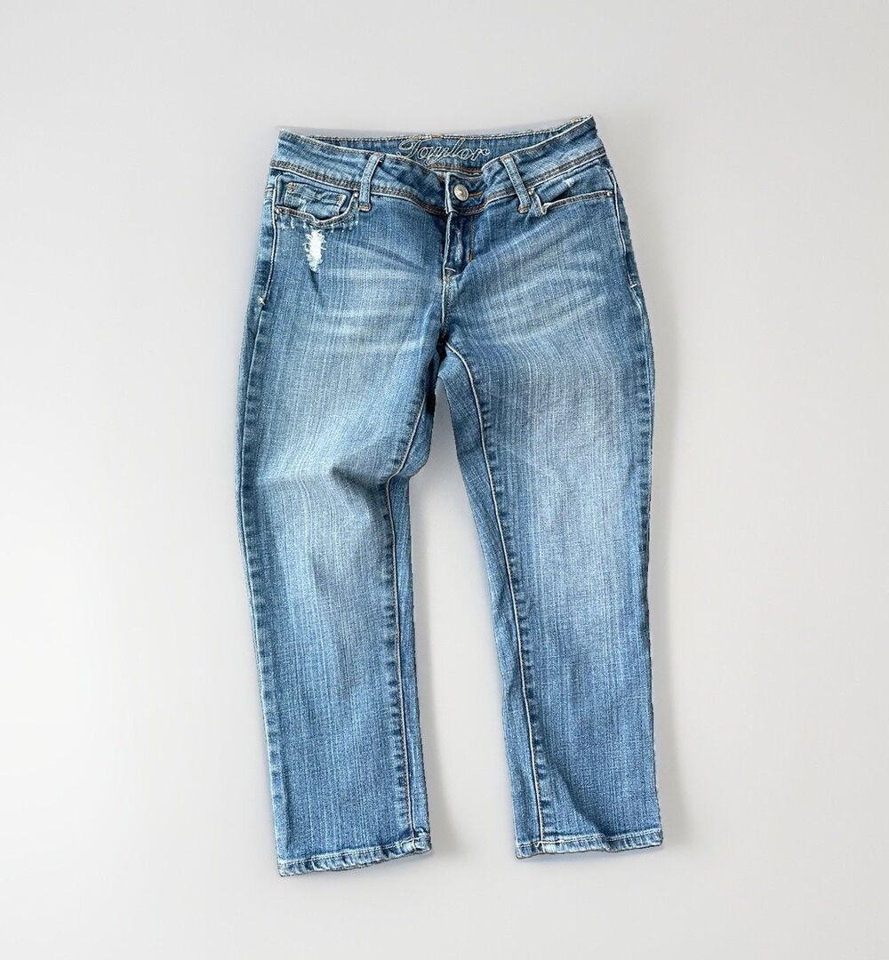 Vintage Y2K Delia’s Taylor Cropped Jeans Size 1/2 Embroidered Pockets